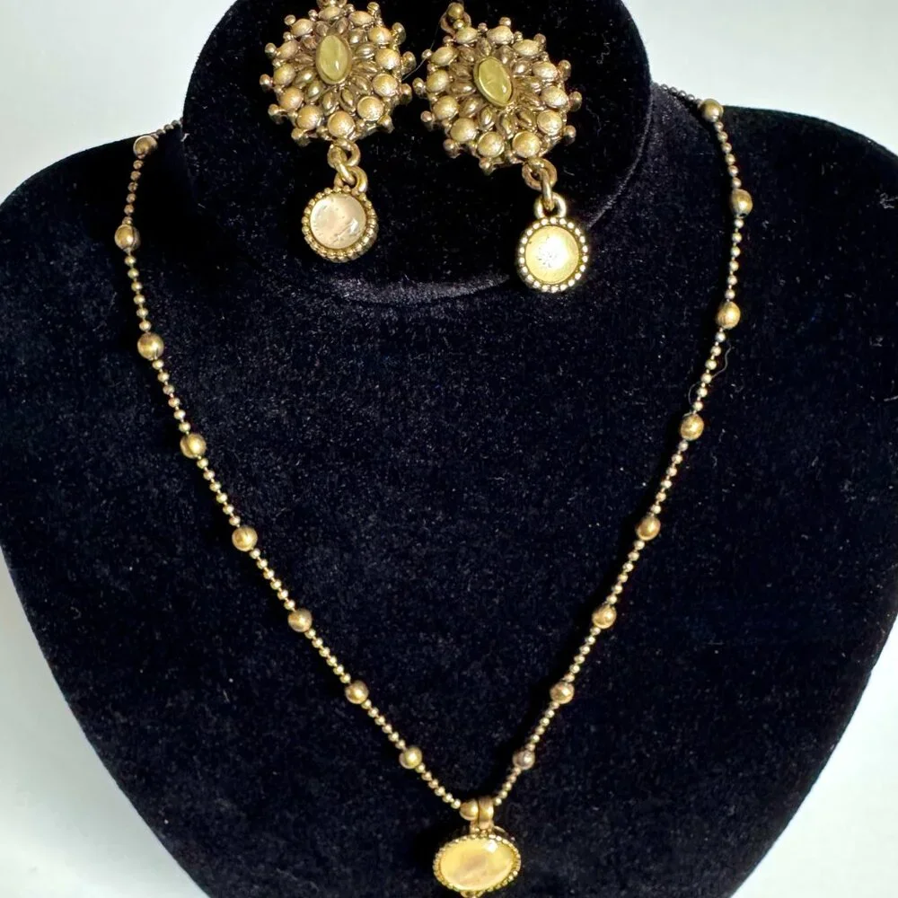 Vintage Lucky Gold Tone Moonglow Pendant Necklace with Matching Dangle Earrings - Picture 16 of 16